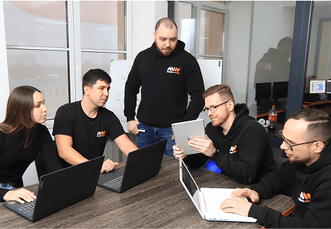 צוות MaybeWorks בפגישה